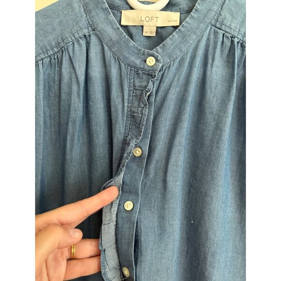 LOFT Petite Chambray Ruffle Button Front Short Sleeve Blouse Size Small - Picture 6 of 10